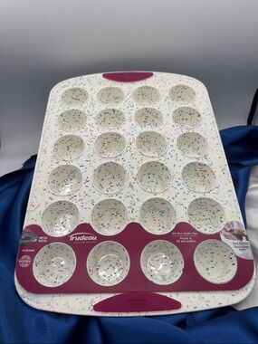 TRUDEAU Confetti White 24-Cup Mini Silicone Muffin Pan with Berry Trim, NWT